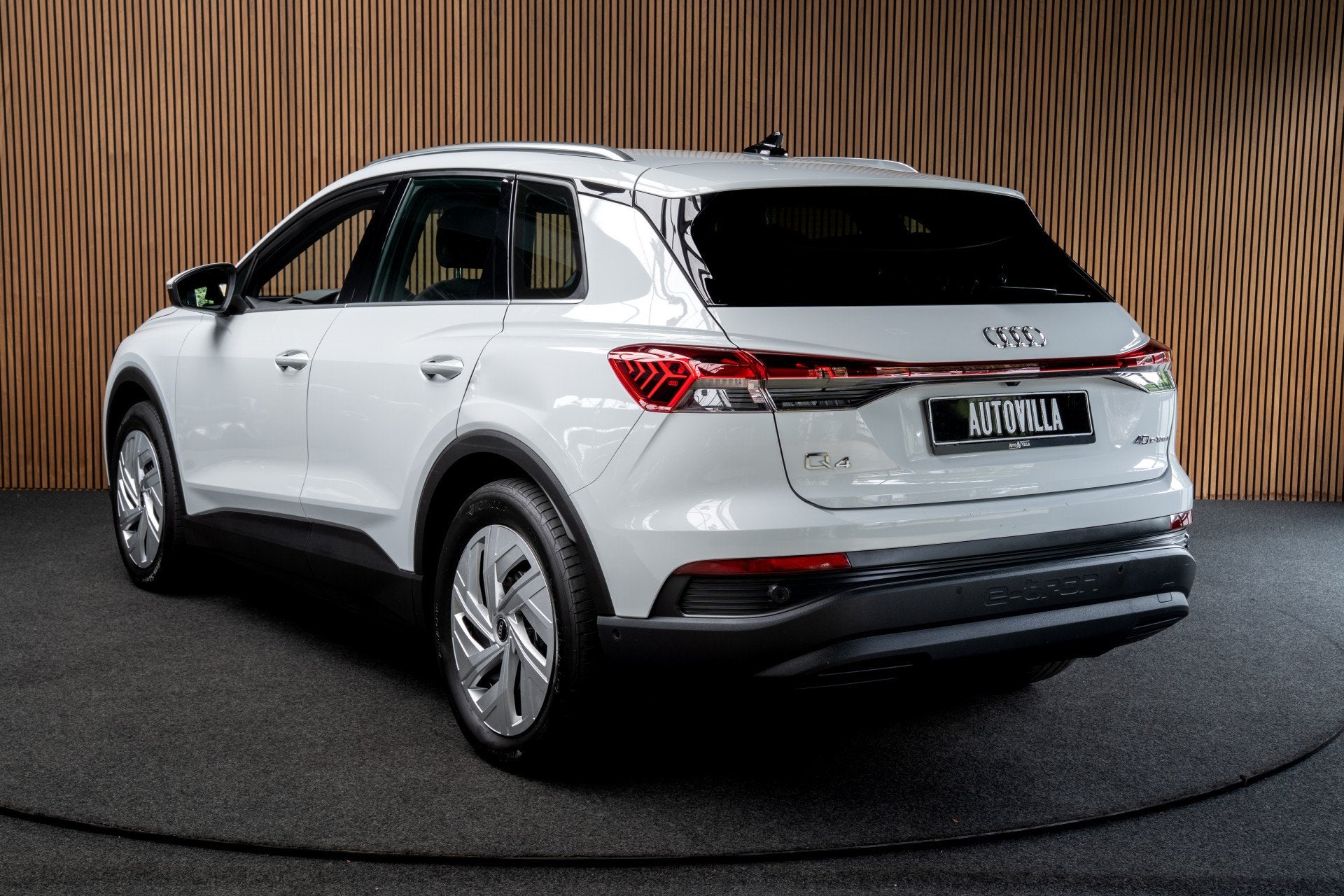 Audi Q4 e-tron 40 77 kWh ACC Navi PDC Elektr. trekhaak Water, Automaat, 476 km, Gebruikt, Zwart