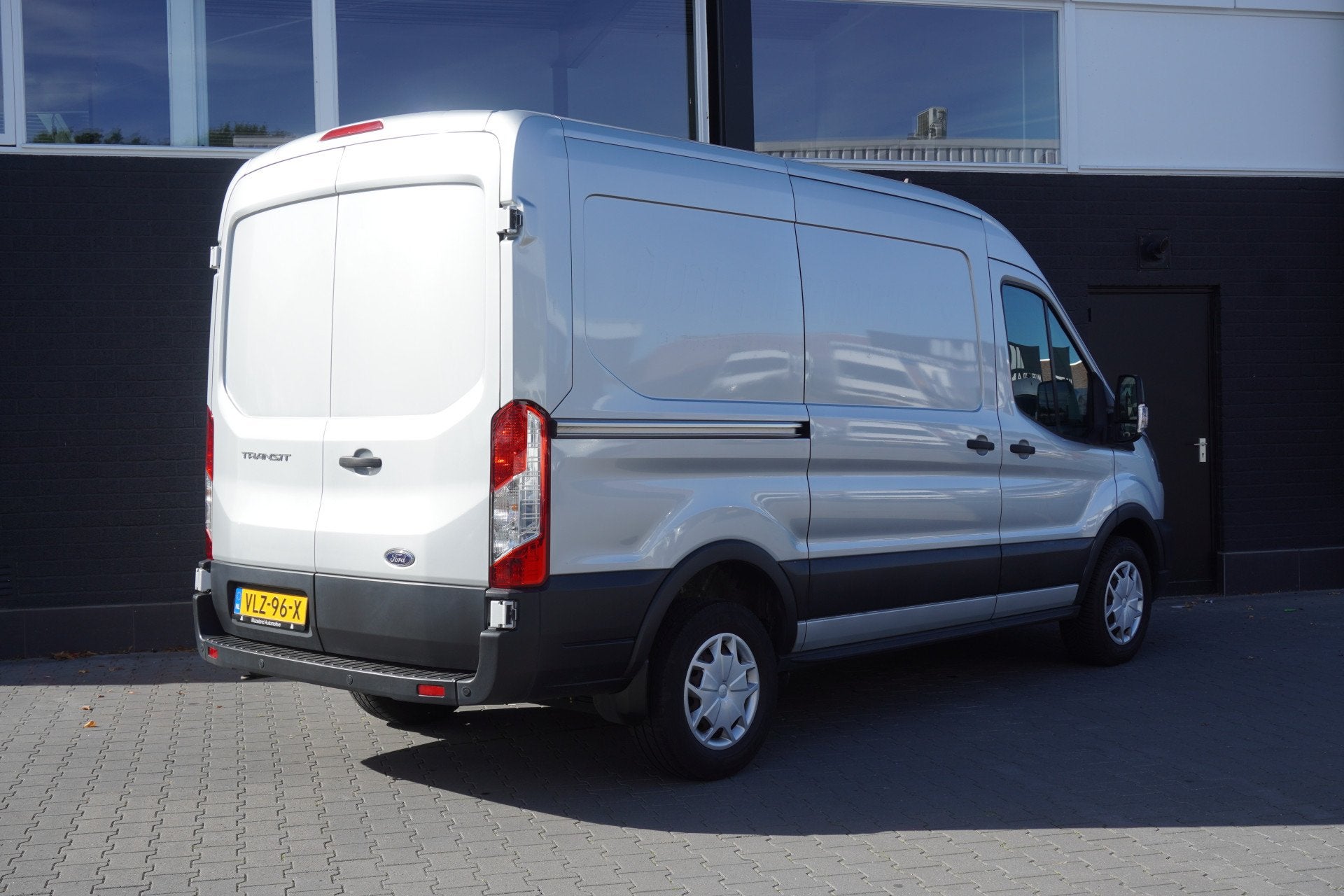 Ford Transit 2.0 TDCI 130PK L2H2 MHEV EURO 6 - Airco - Navi, Auto's, Voorwielaandrijving, Stof, 4 cilinders, 2500 kg