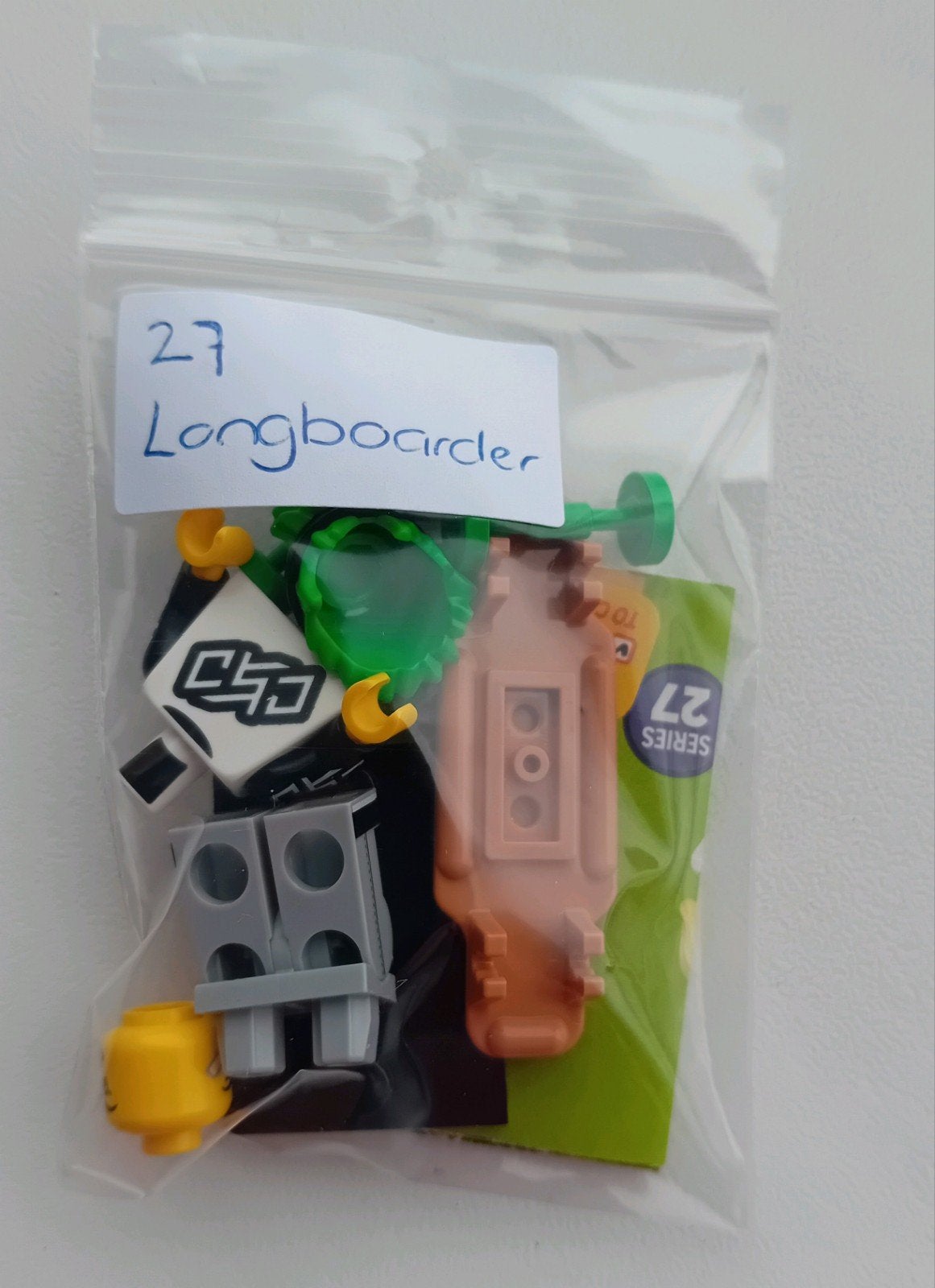 Lego minifiguur longboarder, nieuw, CMF 27, Lego, Nieuw, Ophalen of Verzenden, Minifiguur