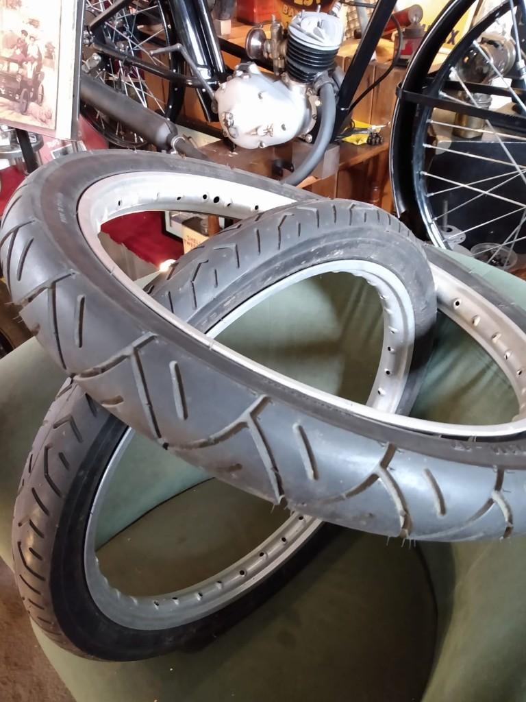 2 alluminium race velgen plus banden smal formaat., Fietsen en Brommers, Ophalen of Verzenden, Zo goed als nieuw, Overige typen