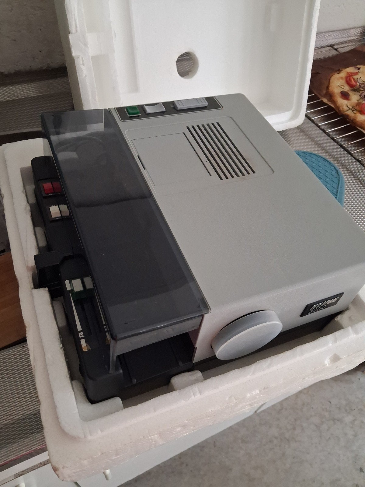 Diaprojector revue 2300, Ophalen, Zo goed als nieuw