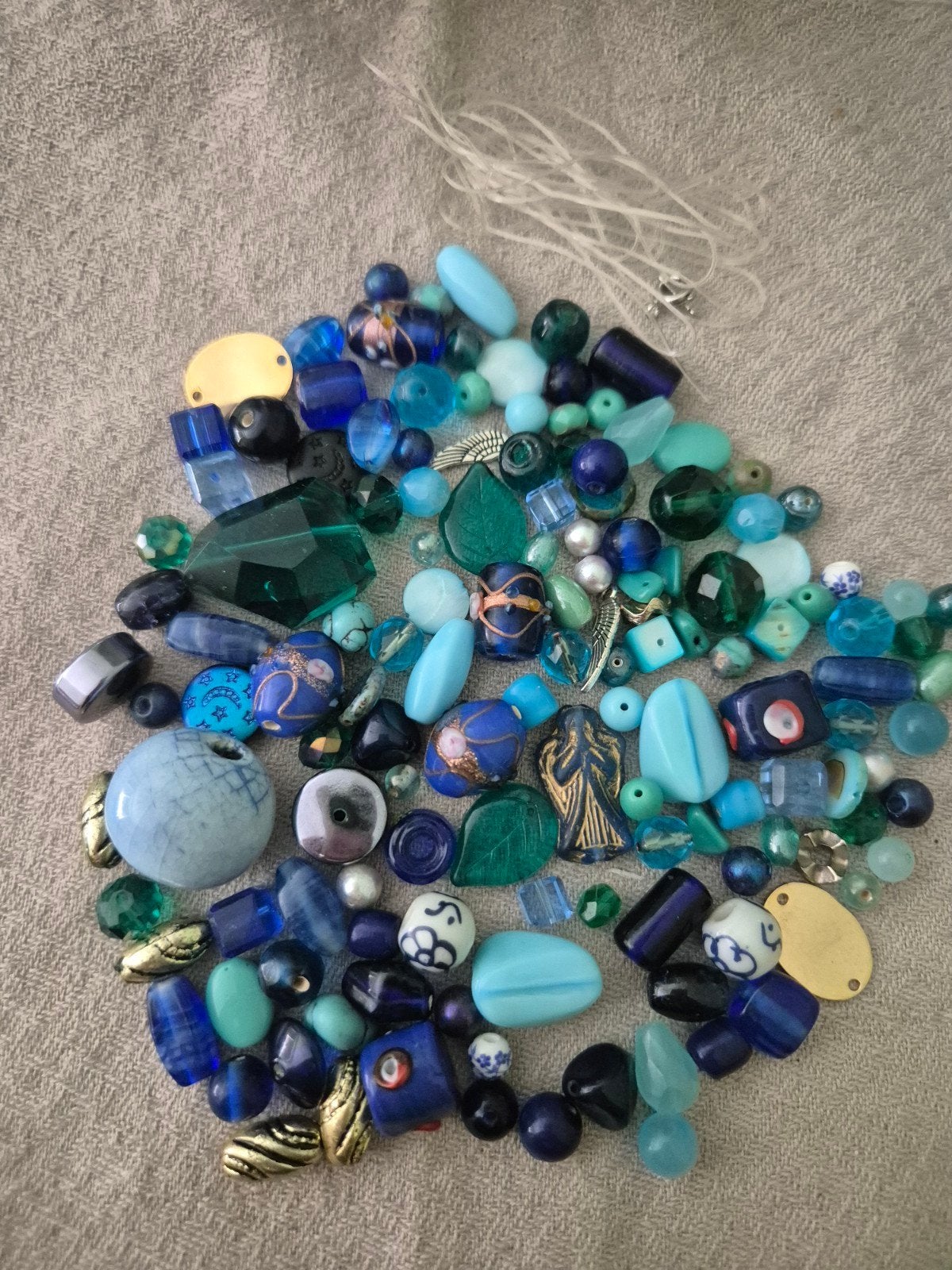 Mooie kralen partij blauw donkerblauw mint groen️, Ophalen of Verzenden, Nieuw, Kraal