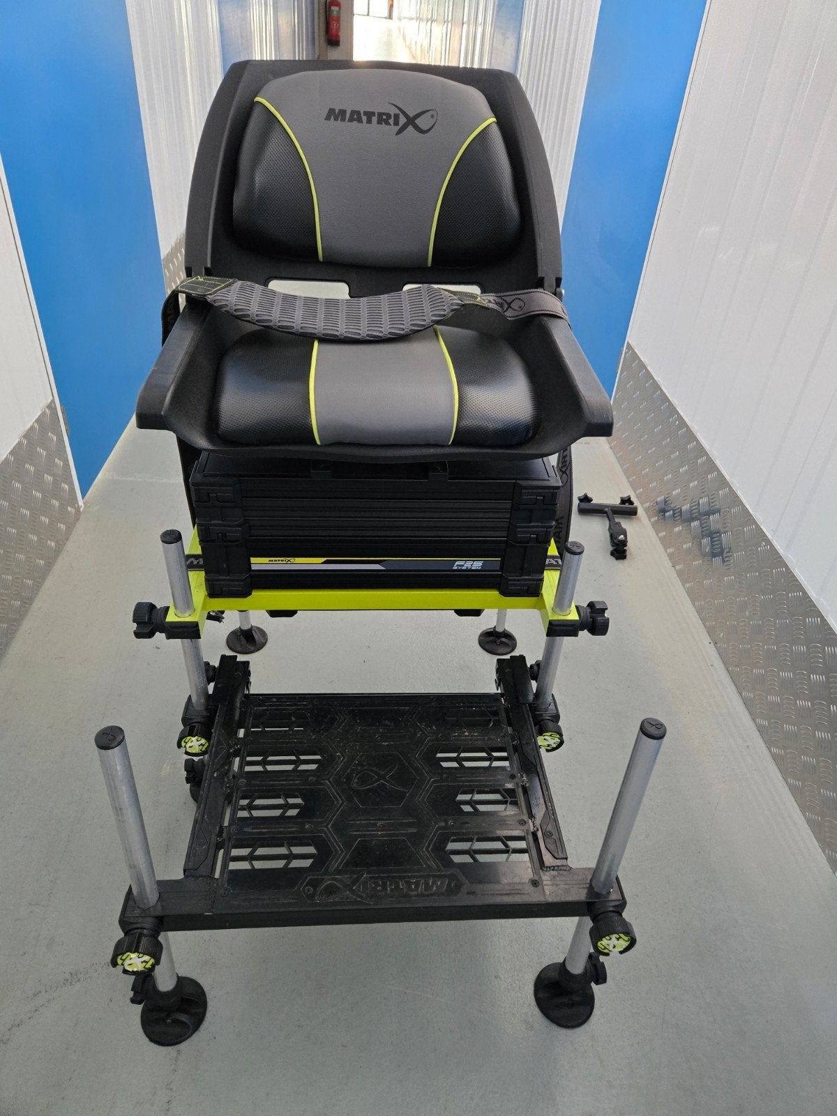 Matrix S36 Superbox zitkist met voetplaat, Ophalen, Zo goed als nieuw, Complete set
