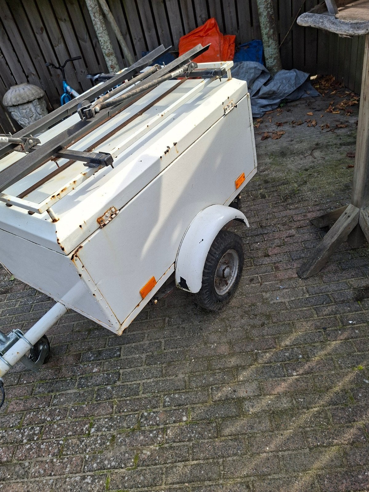 bagagekar met complete kampeeruitrusting, Ophalen
