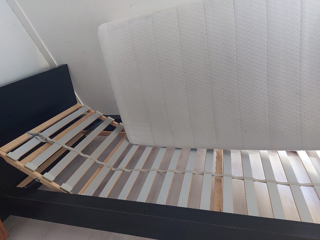 2 x een 1 persoons bed met lattenbodem neem 1 of allebei, Ophalen, Gebruikt, 90 cm, Eenpersoons