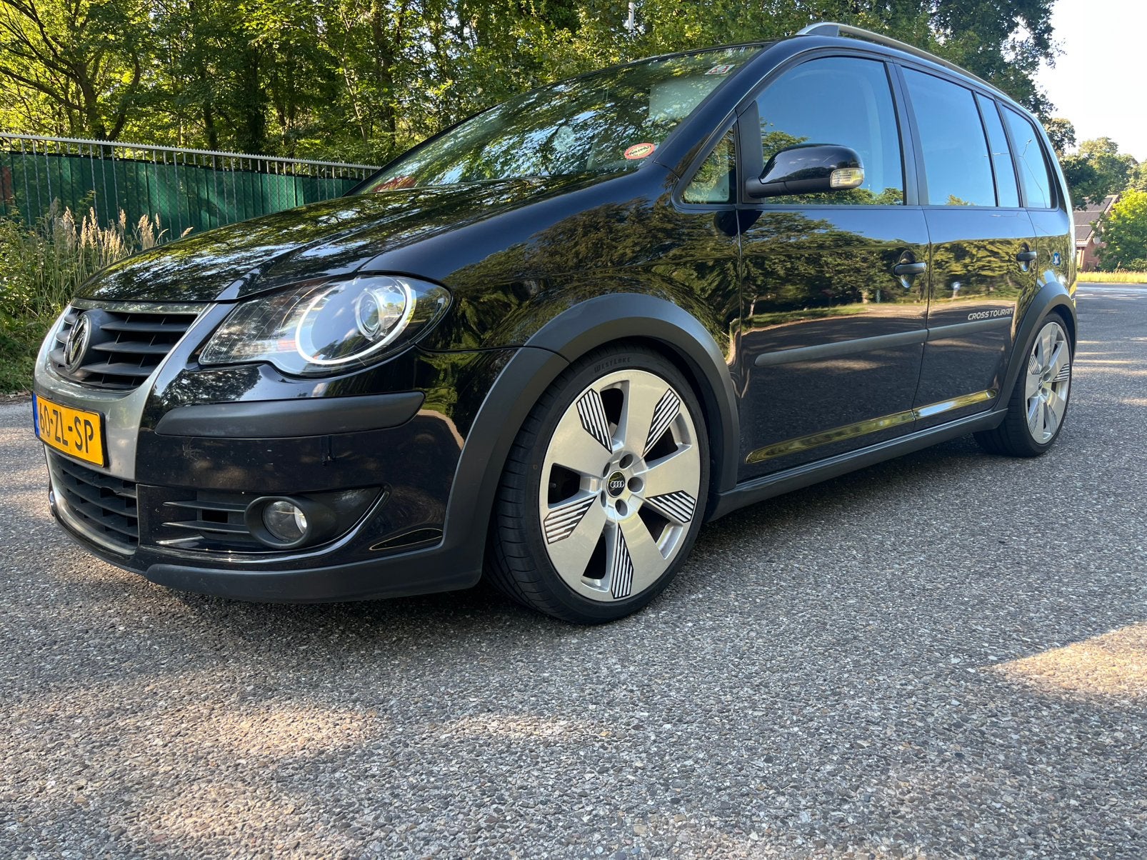 Volkswagen Cross Touran 1.6 75KW Cross 2008 Zwart nieuwe apk, Auto's, Voorwielaandrijving, Stof, 4 cilinders, Xenon verlichting