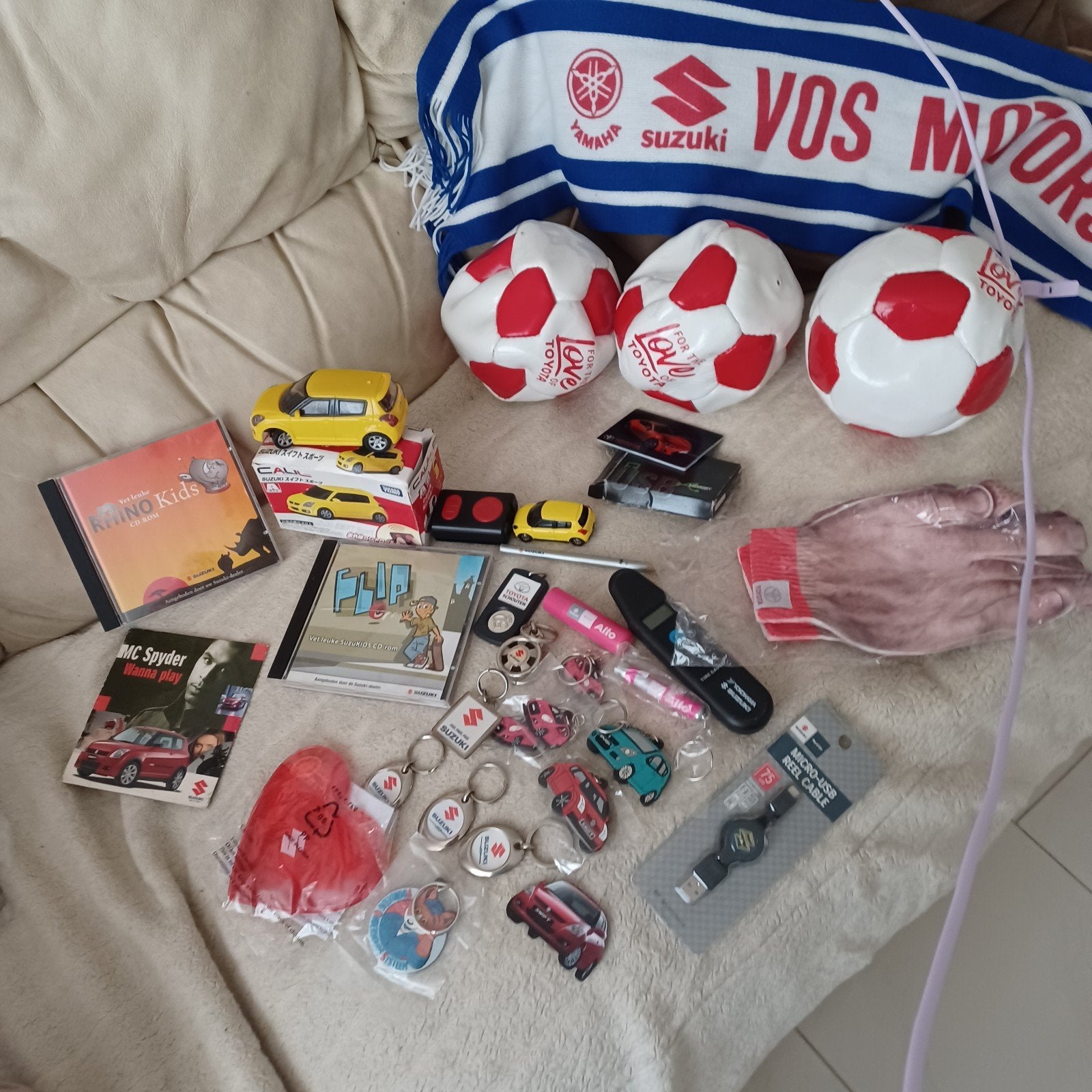Suzuki en toyota gadgets alles 1 koop 20€, Hobby en Vrije tijd, Ophalen of Verzenden, Auto