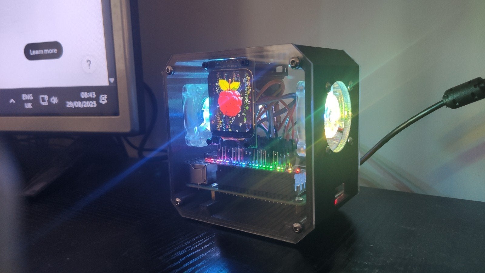Raspberry Pi 4 8GB met RGB-behuizing en 3,5-inch scherm, Broadcom BCM2711, quad-core Cortex-A72, Gebruikt, Minder dan 2 Ghz, Ophalen of Verzenden