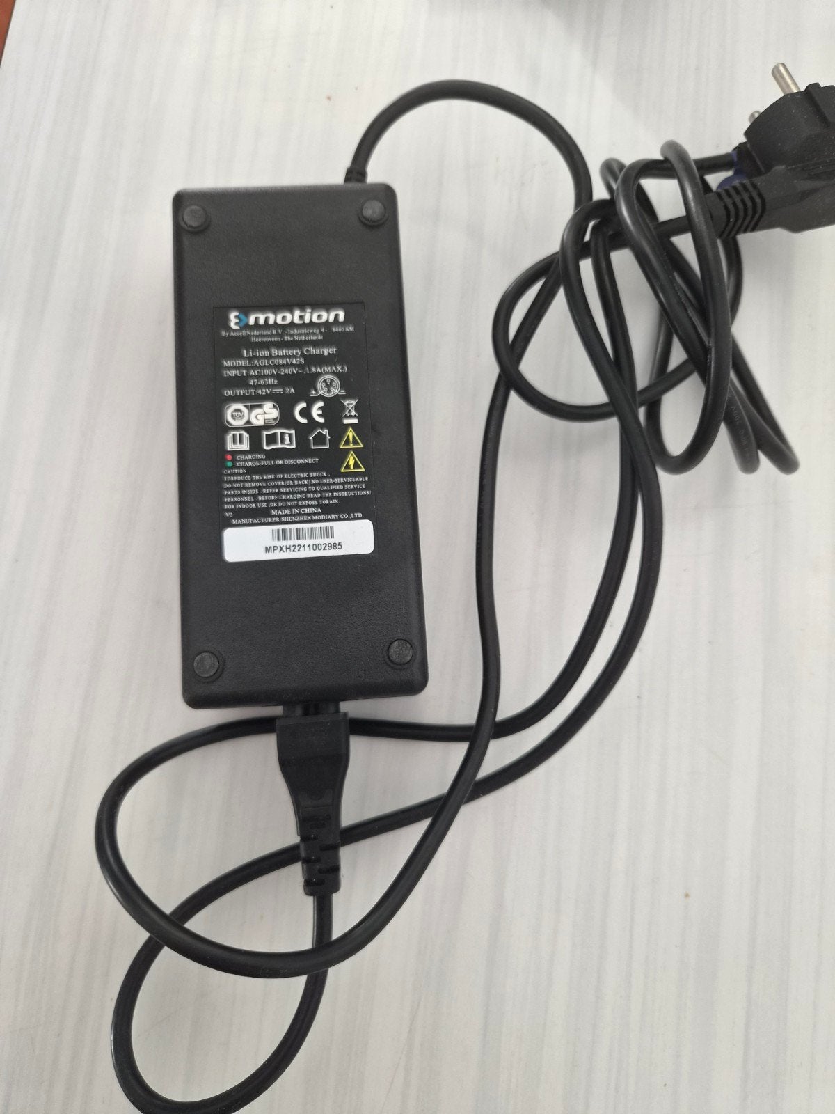 E-motion Li-ion Acculader AGLC084V42S, Gebruikt
