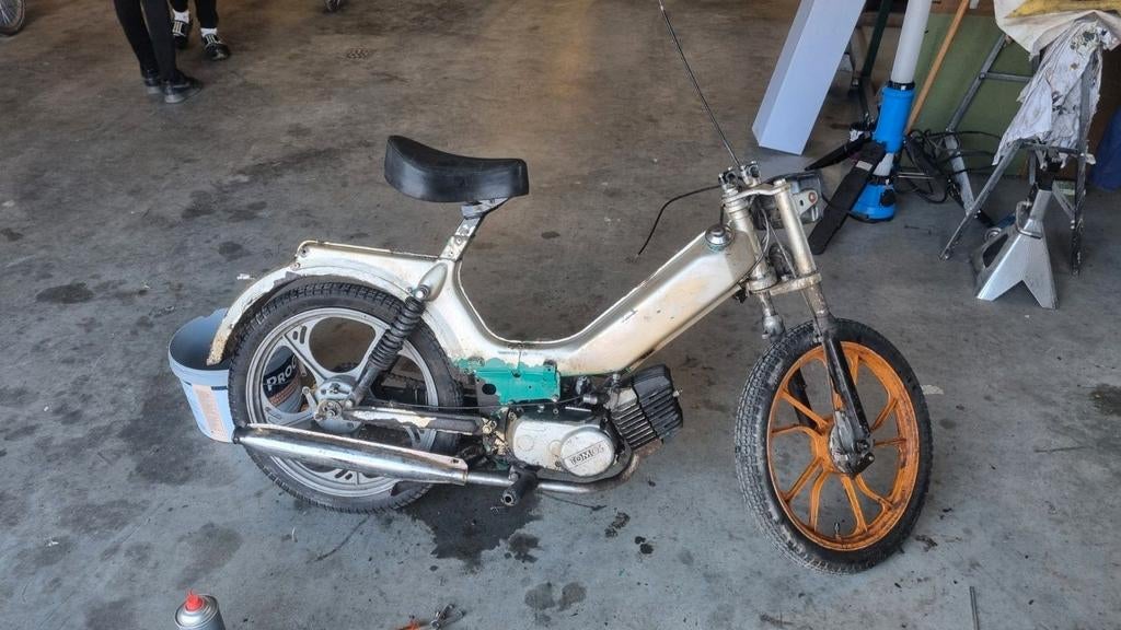 Gezocht: Tomos brommer (loop of sloop, zonder kenteken), Fietsen en Brommers, Brommers | Tomos, Ophalen of Verzenden