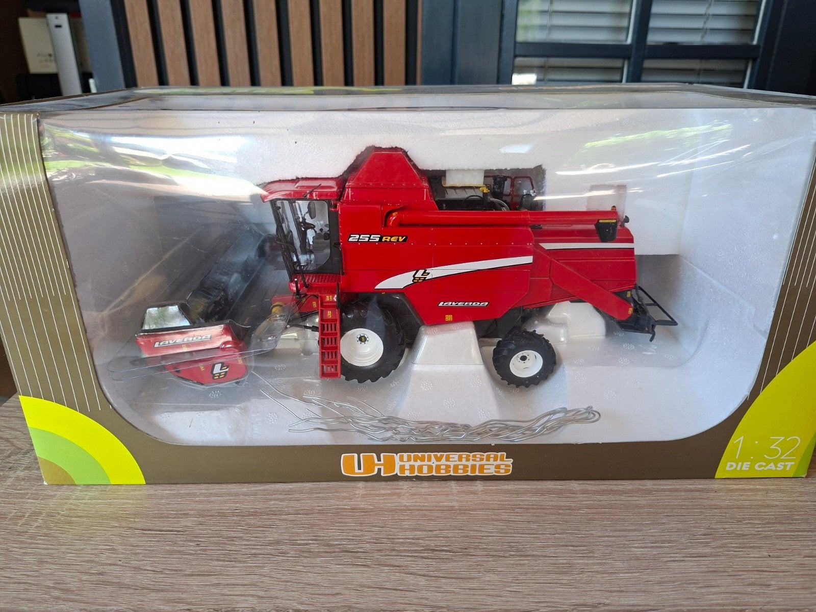 T.k. Laverda combine UH, Ophalen of Verzenden, Zo goed als nieuw, Tractor of Landbouw, Universal Hobbies