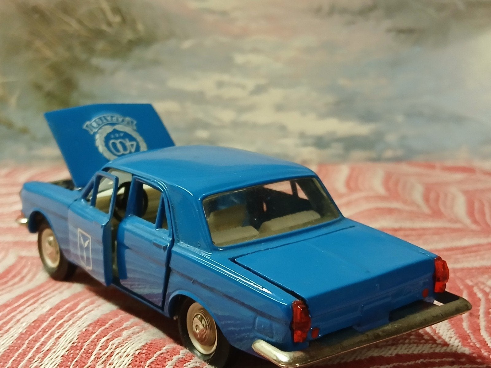Zeldzame USSR GAZ-24 Volga 1:43 - 400 Jaar Saratov Jubileum, Ophalen of Verzenden