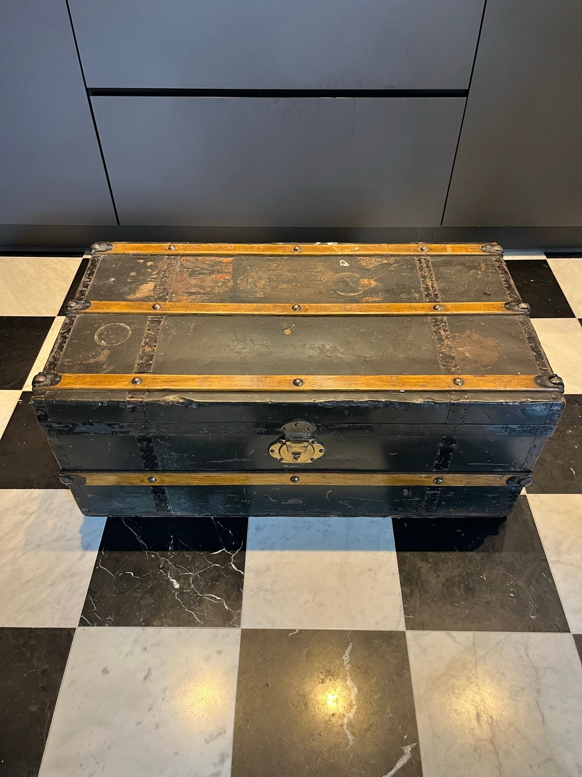 Vintage Kist / Opbergkist - Zwart met Houten Banden, Huis en Inrichting, Ophalen, Gebruikt, 50 tot 100 cm, 5 – 50