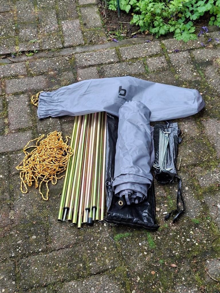 Bo camp windscherm- Compleet met stokken en haringen, Ophalen of Verzenden, Gebruikt, Tot en met 2