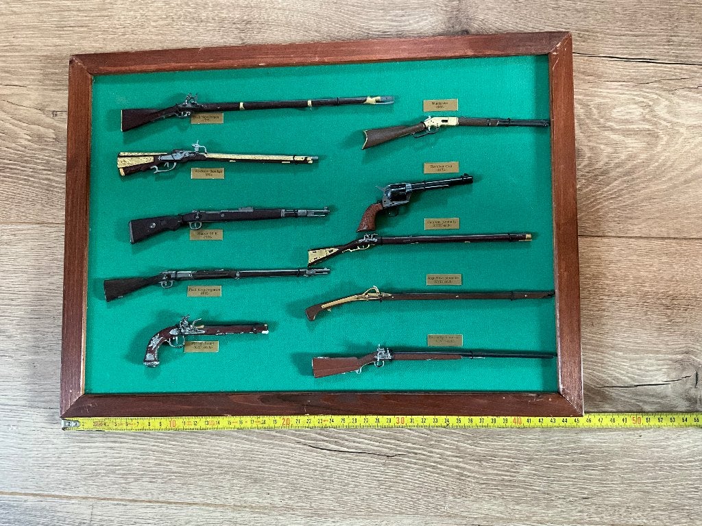 Decoratief tableau met oude miniatuurwapens #1, Antiek en Kunst, Ophalen of Verzenden