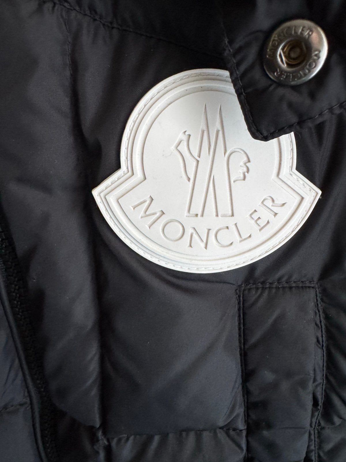 Moncler bodywarmer met capuchon die kan er af, Kinderen en Baby's, Ophalen of Verzenden, Zo goed als nieuw, Jongen of Meisje, Jas