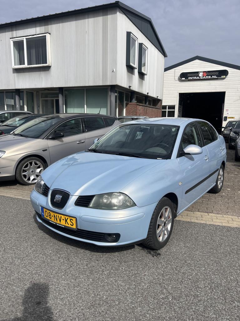 SEAT Cordoba 1.4-16V Signo Clima. Nieuwe Apk keuring 05-05-2, Auto's, Voorwielaandrijving, Gebruikt, Blauw, 49 €/maand