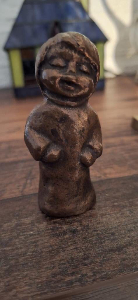Bronzen beeldje lachend kindje, Overige onderwerpen, Minder dan 20 cm, Ophalen of Verzenden, Beeld