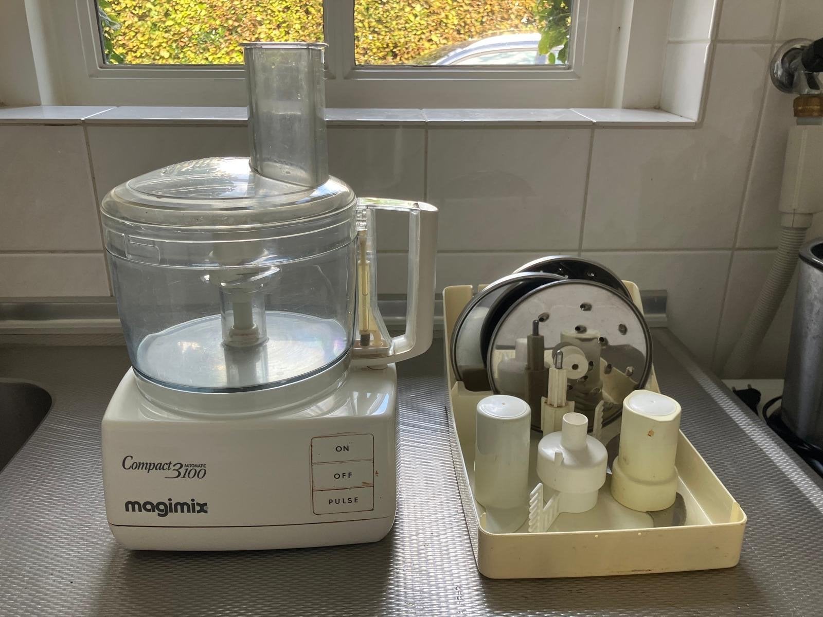 Magimix Compact 3100 foodprocessor met accessoires, Gebruikt, Ophalen of Verzenden, 2 tot 3 liter, Vaatwasserbestendig