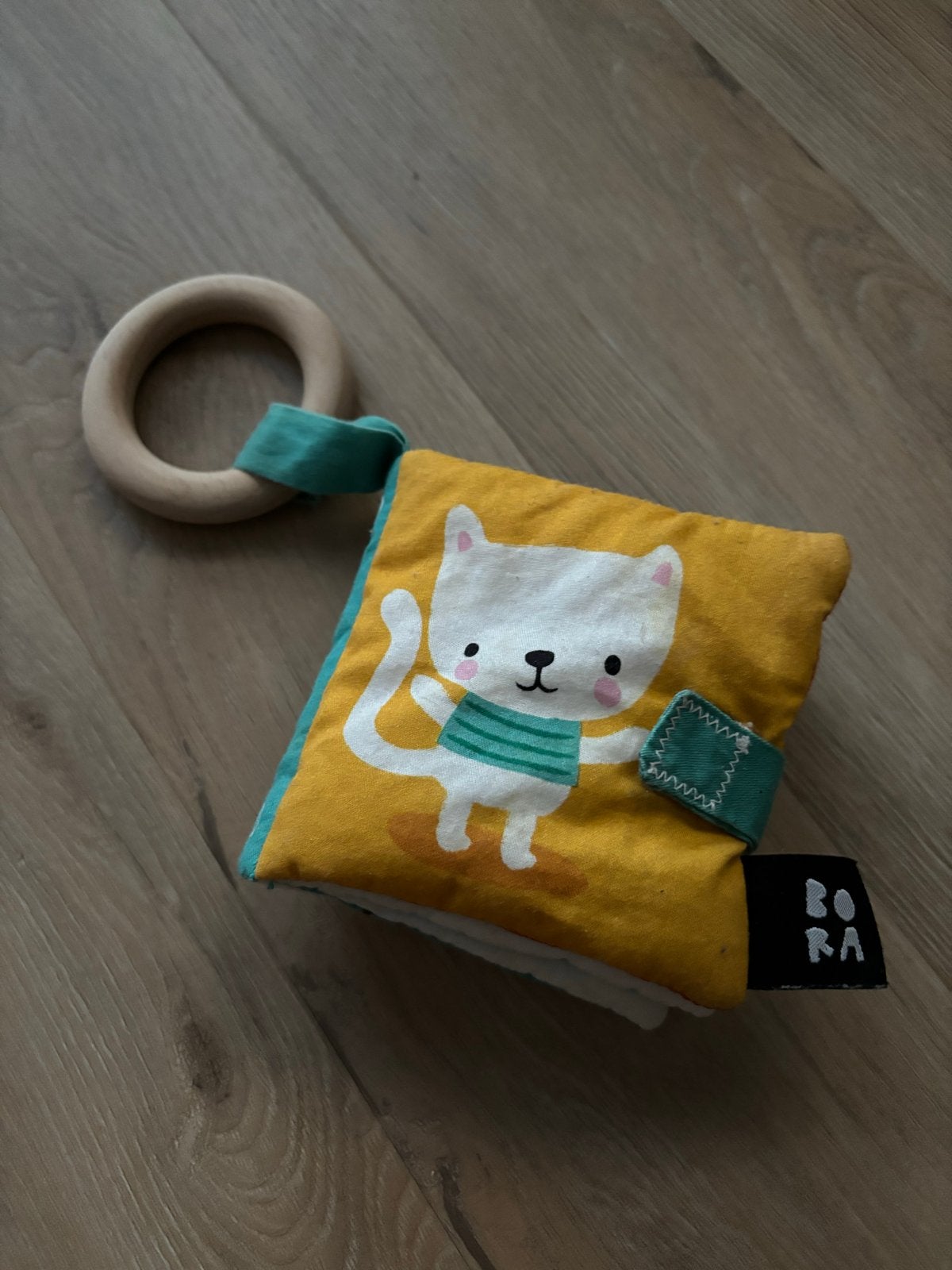 Zacht stoffen babyboekje met houten ring, Ophalen, Zo goed als nieuw, Overige typen