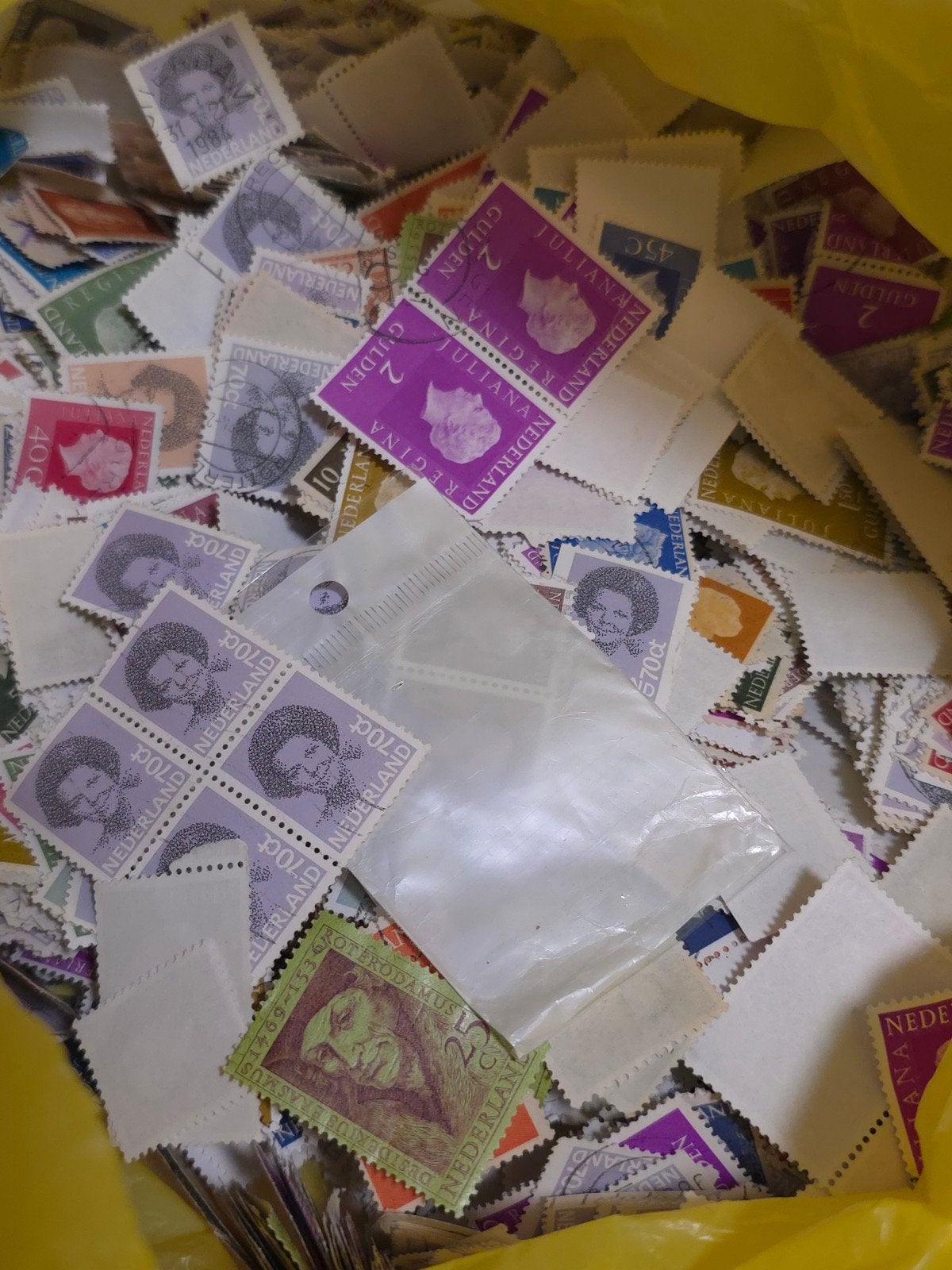Tas vol postzegels, Postzegels en Munten, Ophalen of Verzenden, Nederland en Buitenland