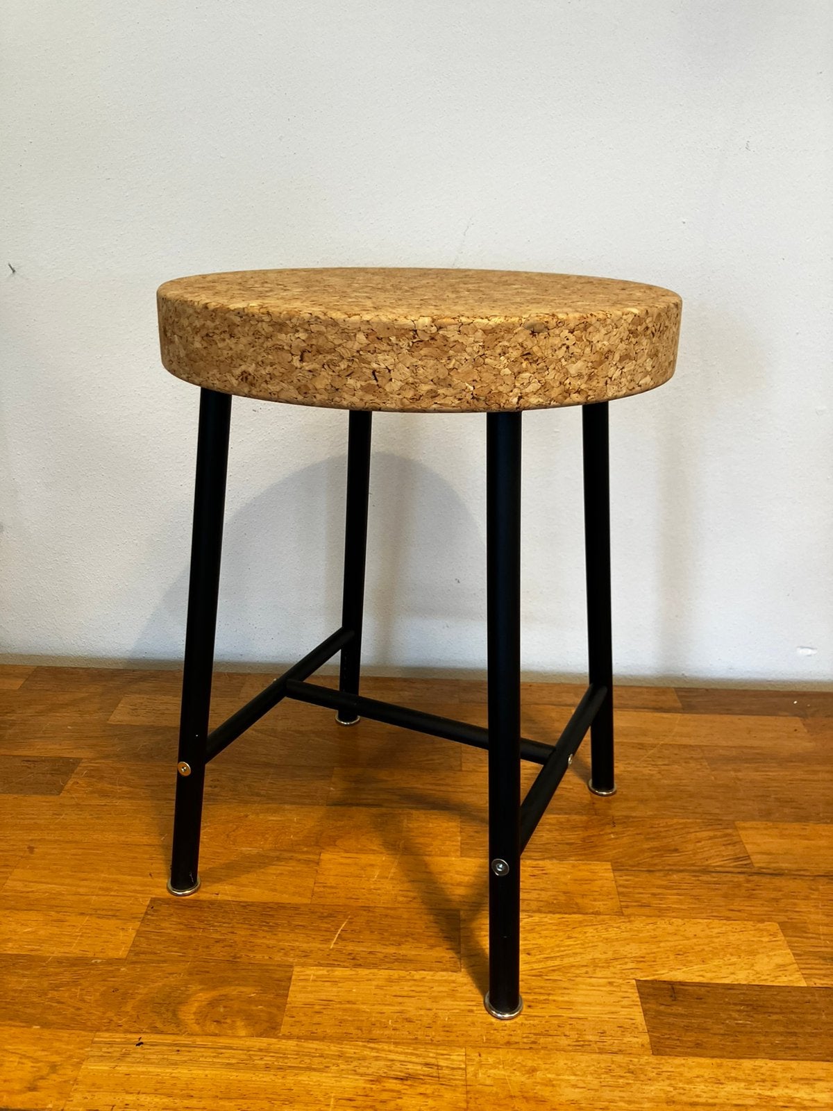 Ikea design kruk. Sinnerlig kruk. Met kurken zitting., Ophalen of Verzenden, Zo goed als nieuw, Hout