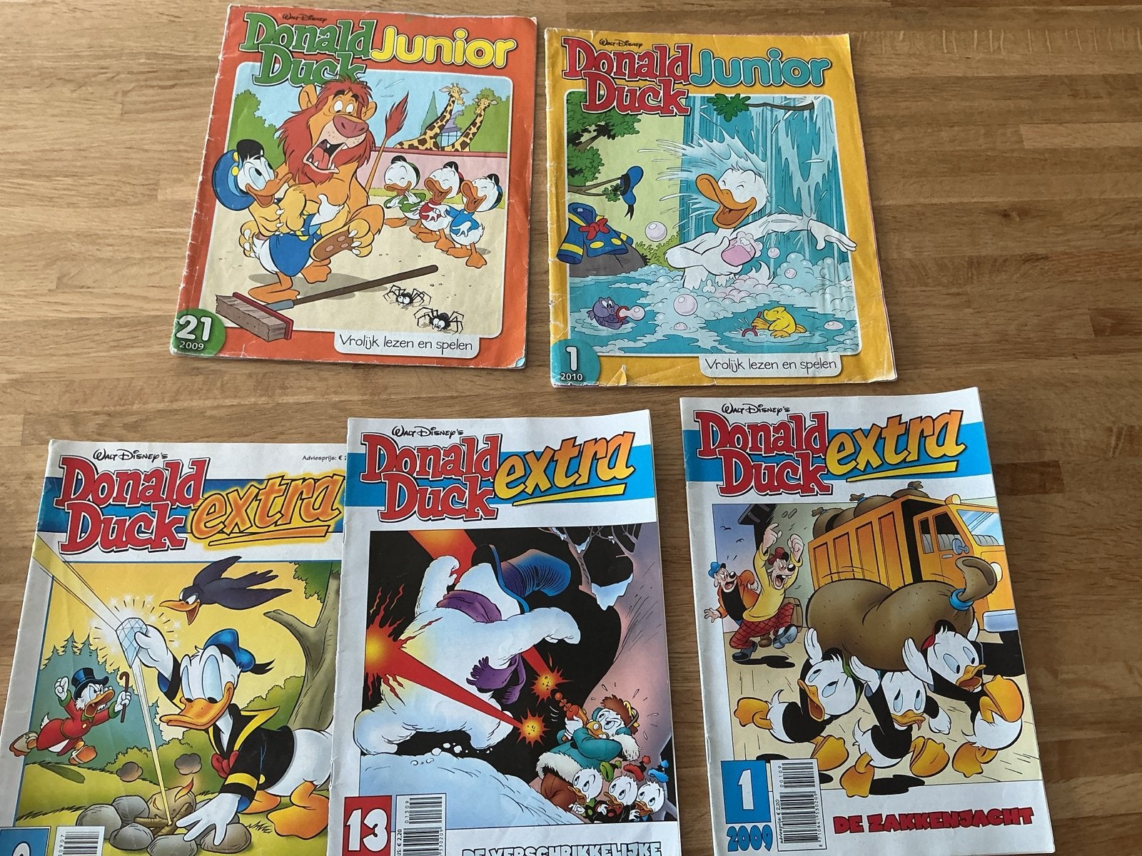 Donald Duck Junior en Extra magazines - 2009, Ophalen of Verzenden, Gelezen, Overige typen