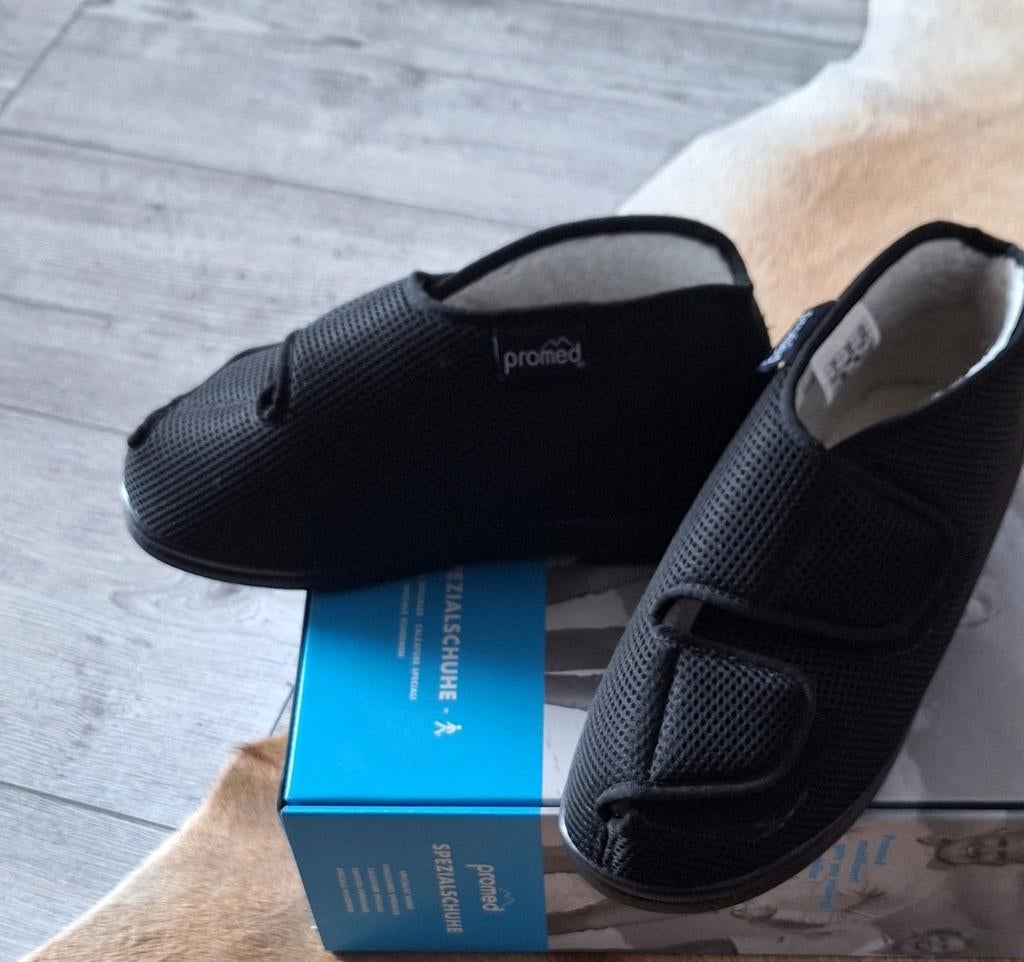Promed verbandschoenen mt 42, Ophalen of Verzenden, Zo goed als nieuw, Sneakers of Gympen