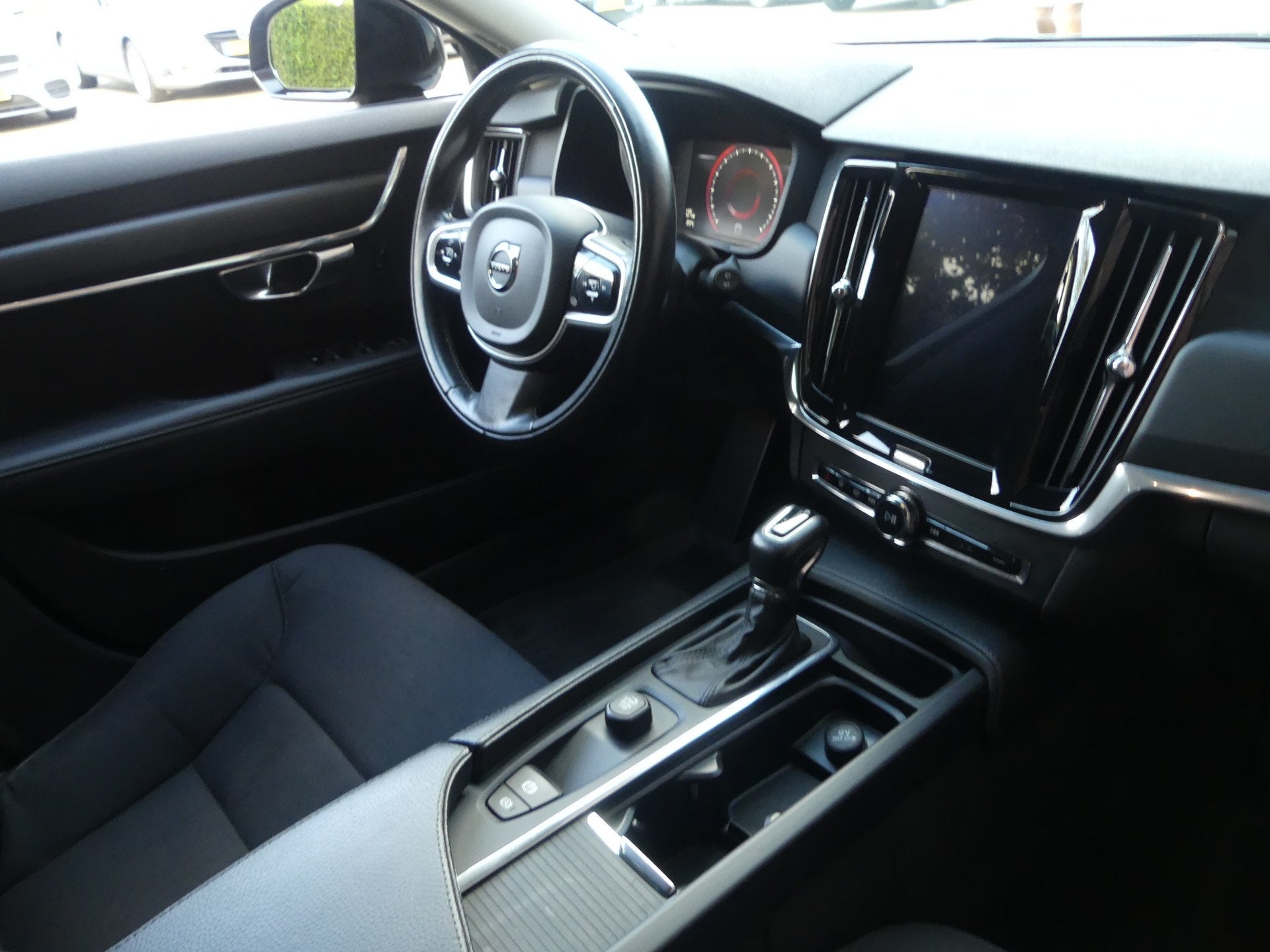 Volvo V90 2.0 D3 Momentum, Stof, 4 cilinders, Zwart, Diesel