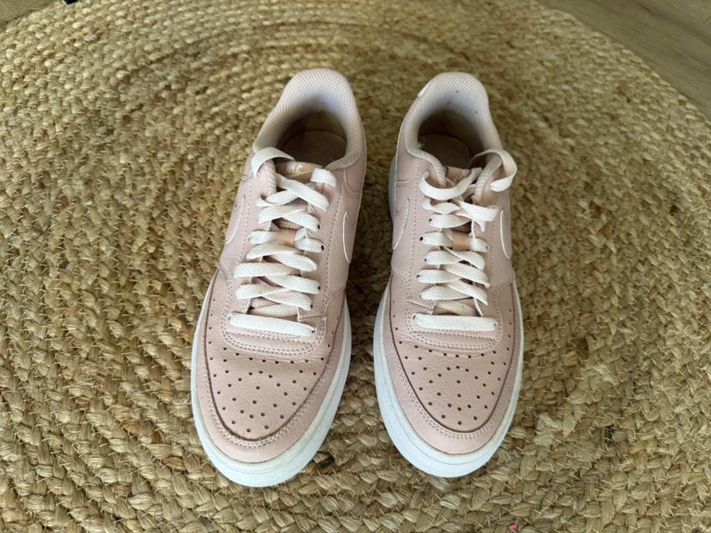 Nike Alta roze, Ophalen of Verzenden, Zo goed als nieuw, Roze, Sneakers of Gympen