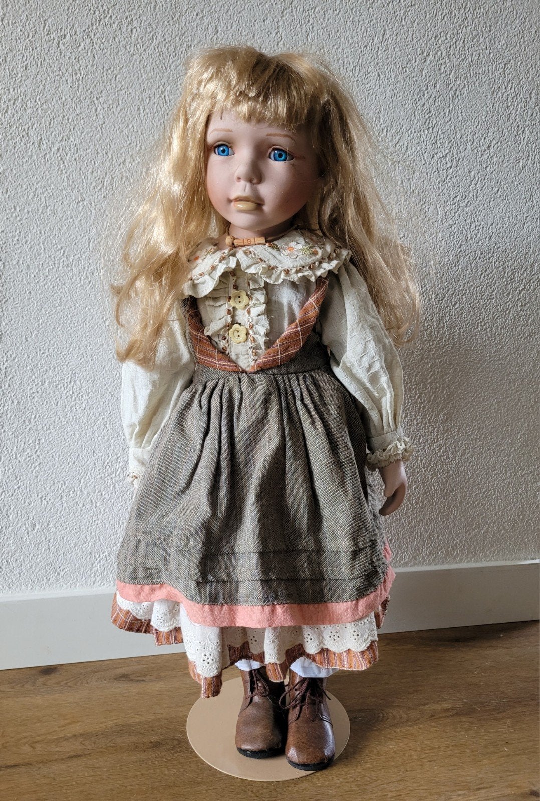 Oude pop met porseleinen hoofd, en ledematen H 65 cm., Ophalen of Verzenden, Gebruikt, Pop