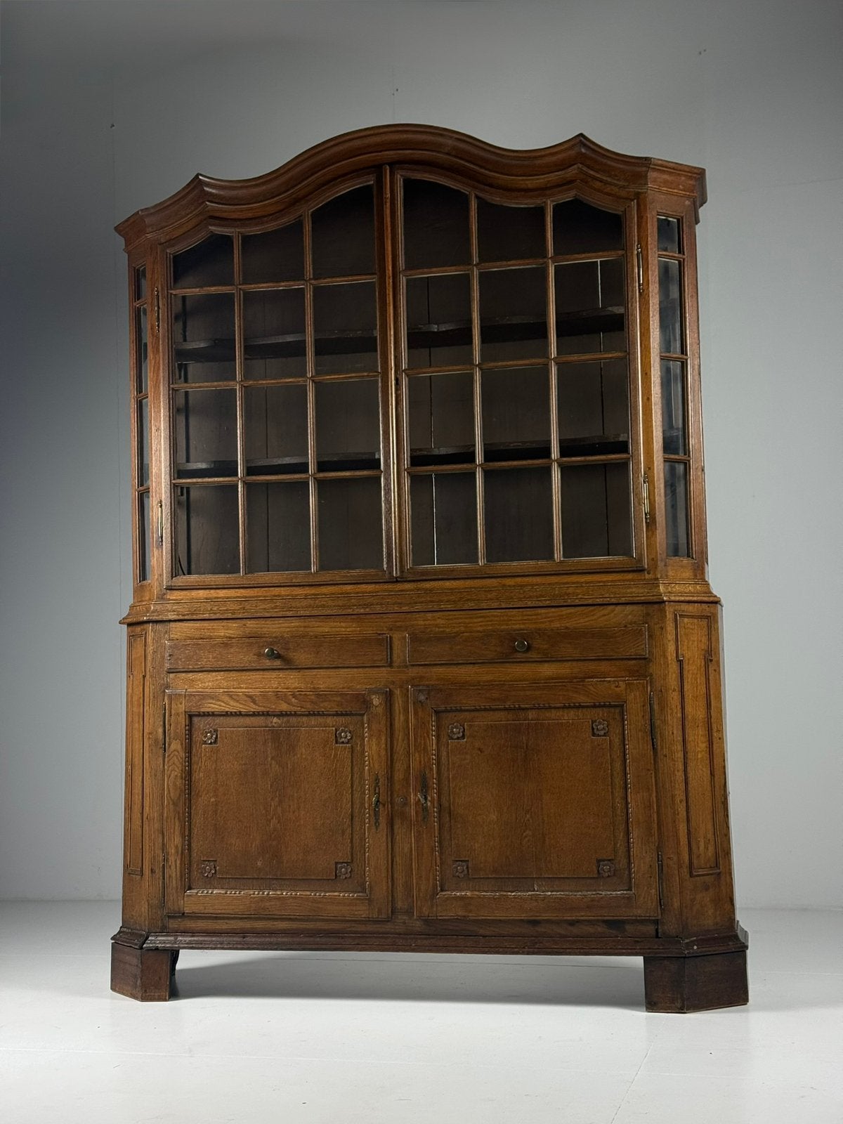 Buffetkast boekenkast eiken 18e eeuw, Eikenhout, Ophalen of Verzenden, 25 tot 50 cm, A