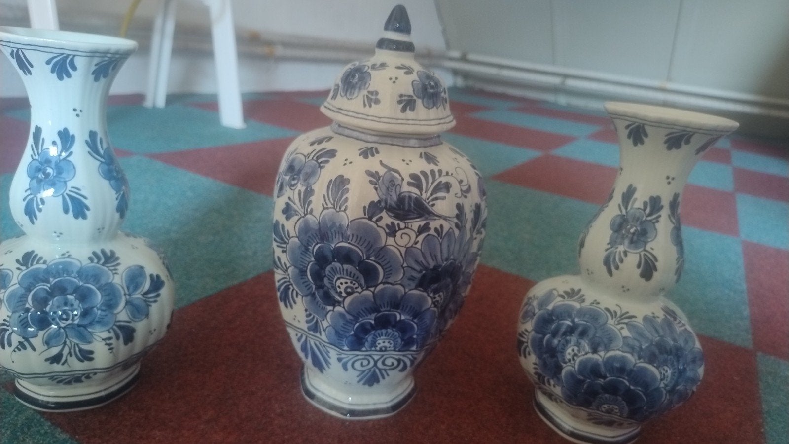 Set van 3 handgeschilderde Delfts Holland vazen, Antiek en Kunst, Antiek | Porselein, Ophalen of Verzenden