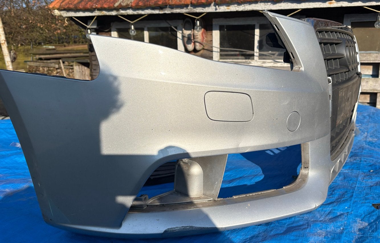 Beschadigde Bumper Audi A4 B8 (2009) - Voorzijde, Ophalen, Gebruikt, Voor, Audi
