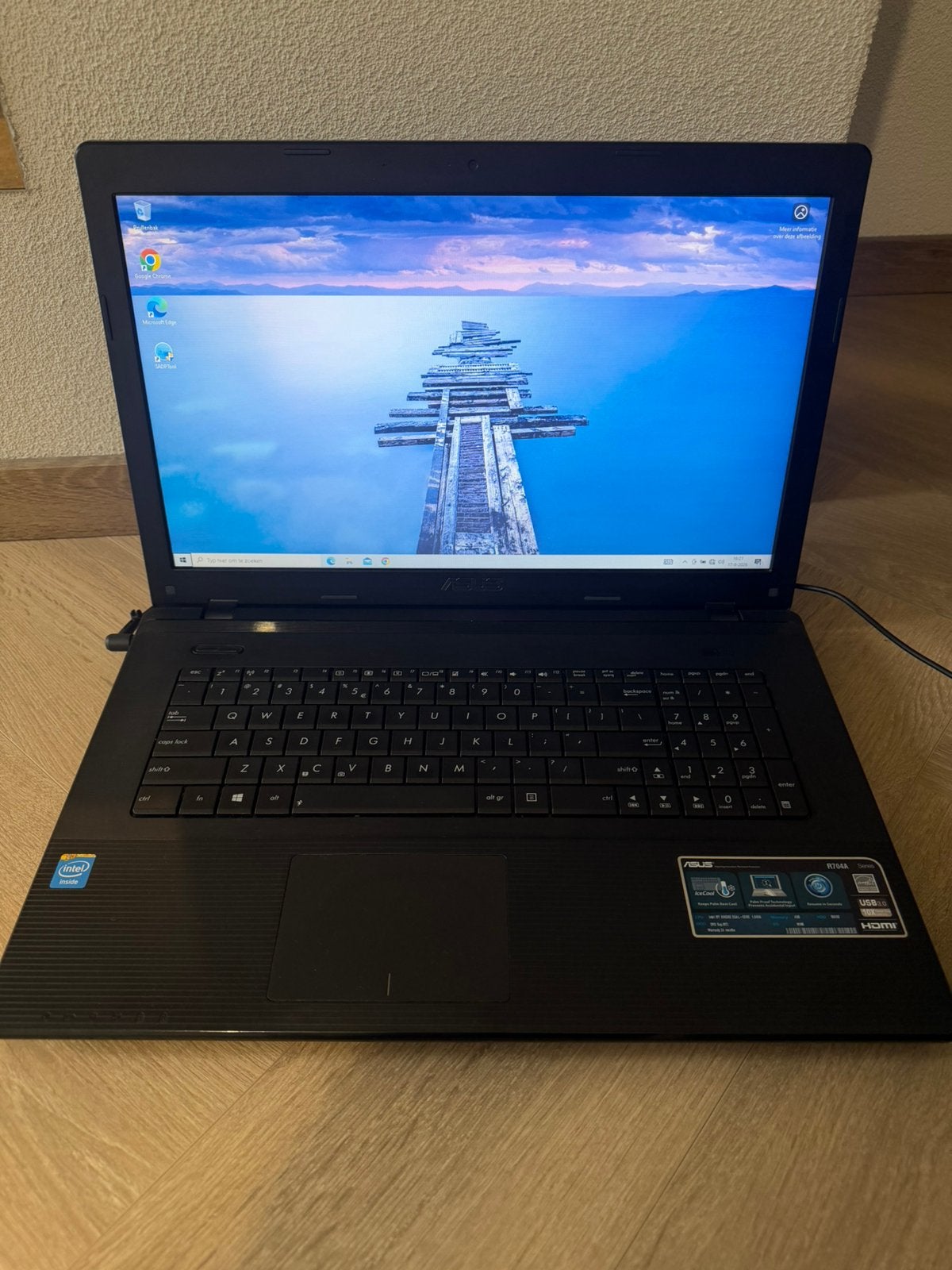 Netjes onderhouden ASUS 17 inch laptop, Computers en Software, Ophalen, Zo goed als nieuw