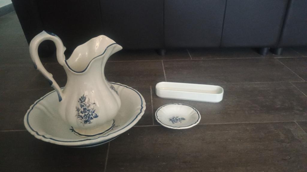 Delfs blauwe Antieke waskom en kan set met bloemmotief, Ophalen of Verzenden
