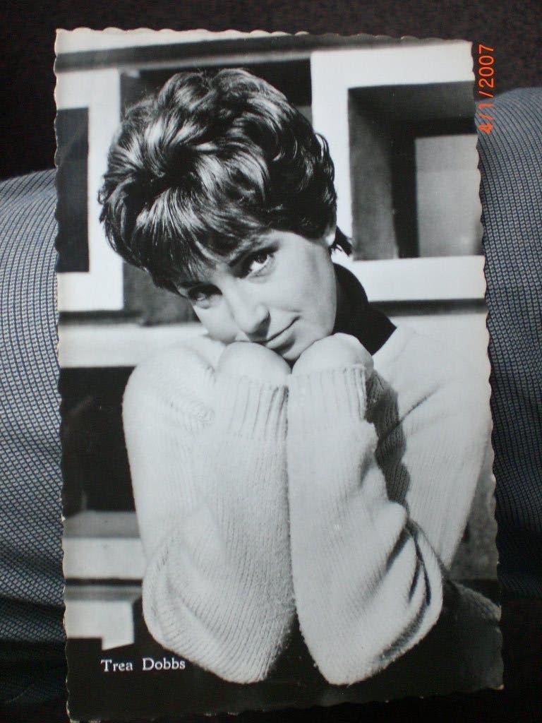 kaart Trea Dobbs, Ophalen of Verzenden, 1960 tot 1980, Ongelopen, Sterren en Beroemdheden