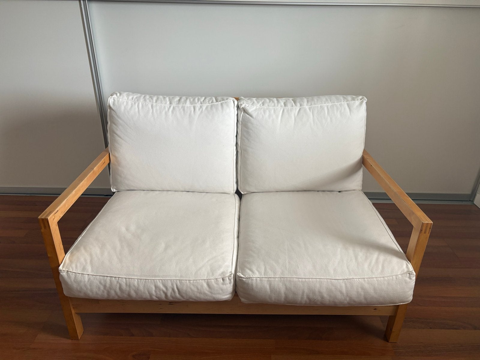 IKEA Lillberg tweezitsbank - Hout en witte kussens, Ophalen, Gebruikt, Tweepersoons, 75 tot 100 cm
