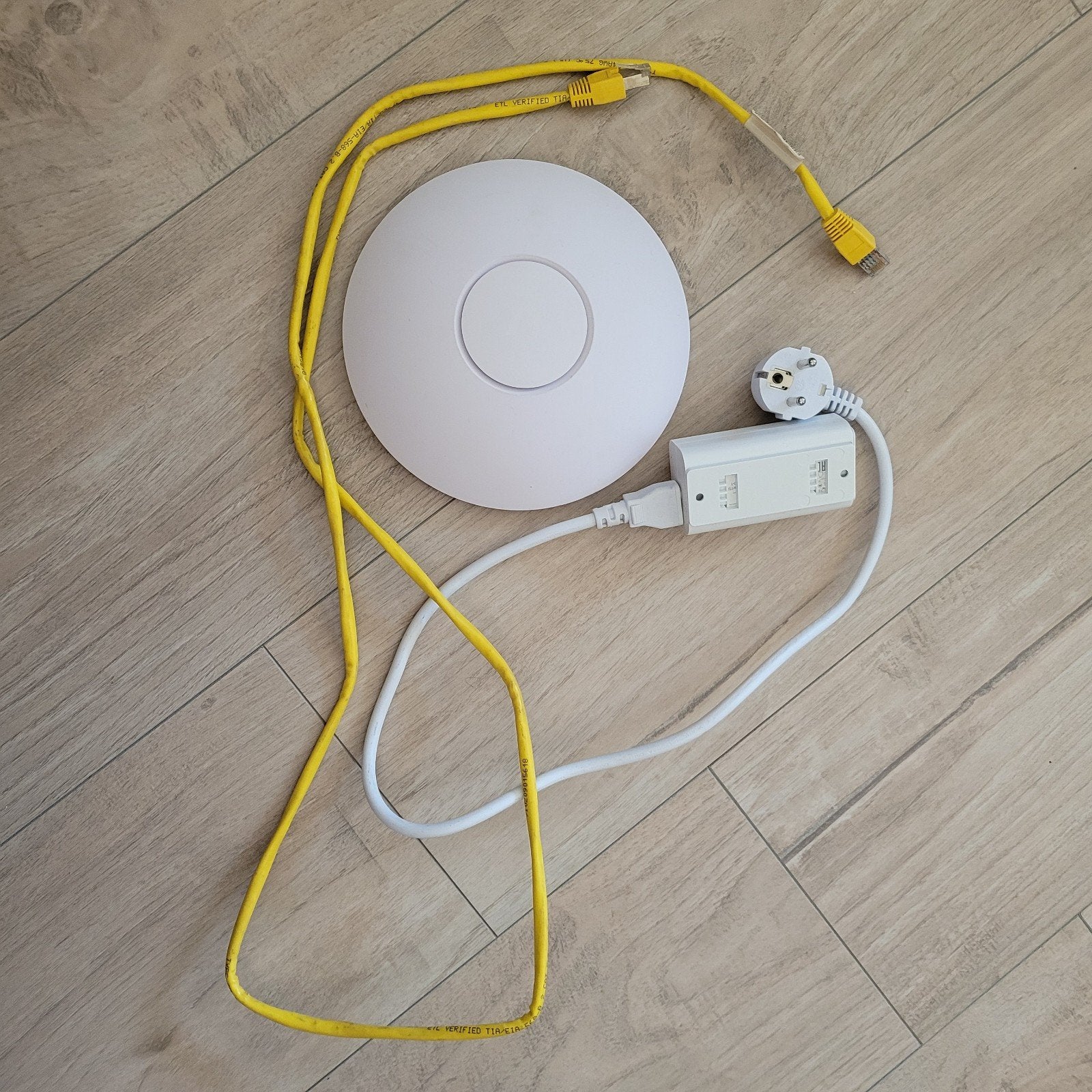 Ubiquiti UniFi AP AC Lite Access Point met PoE-adapter, Ophalen of Verzenden, Gebruikt, Ubiquiti UniFi