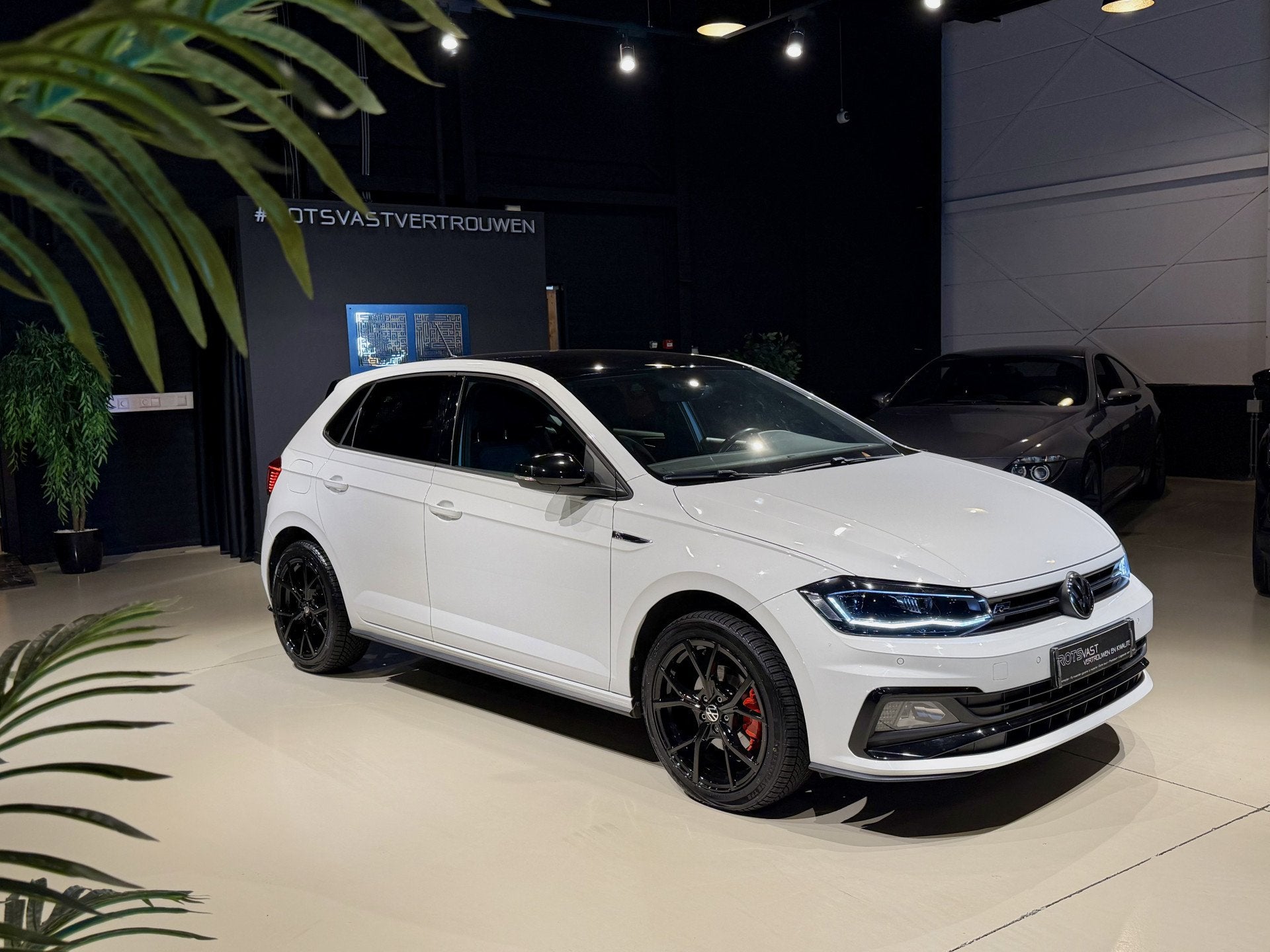 Volkswagen Polo 1.5 TSI DSG R-Line ACC|Camera|NAVI|Led 150PK, Auto's, Dealer onderhouden, 4 cilinders, Wit, Automatische klimaatregeling