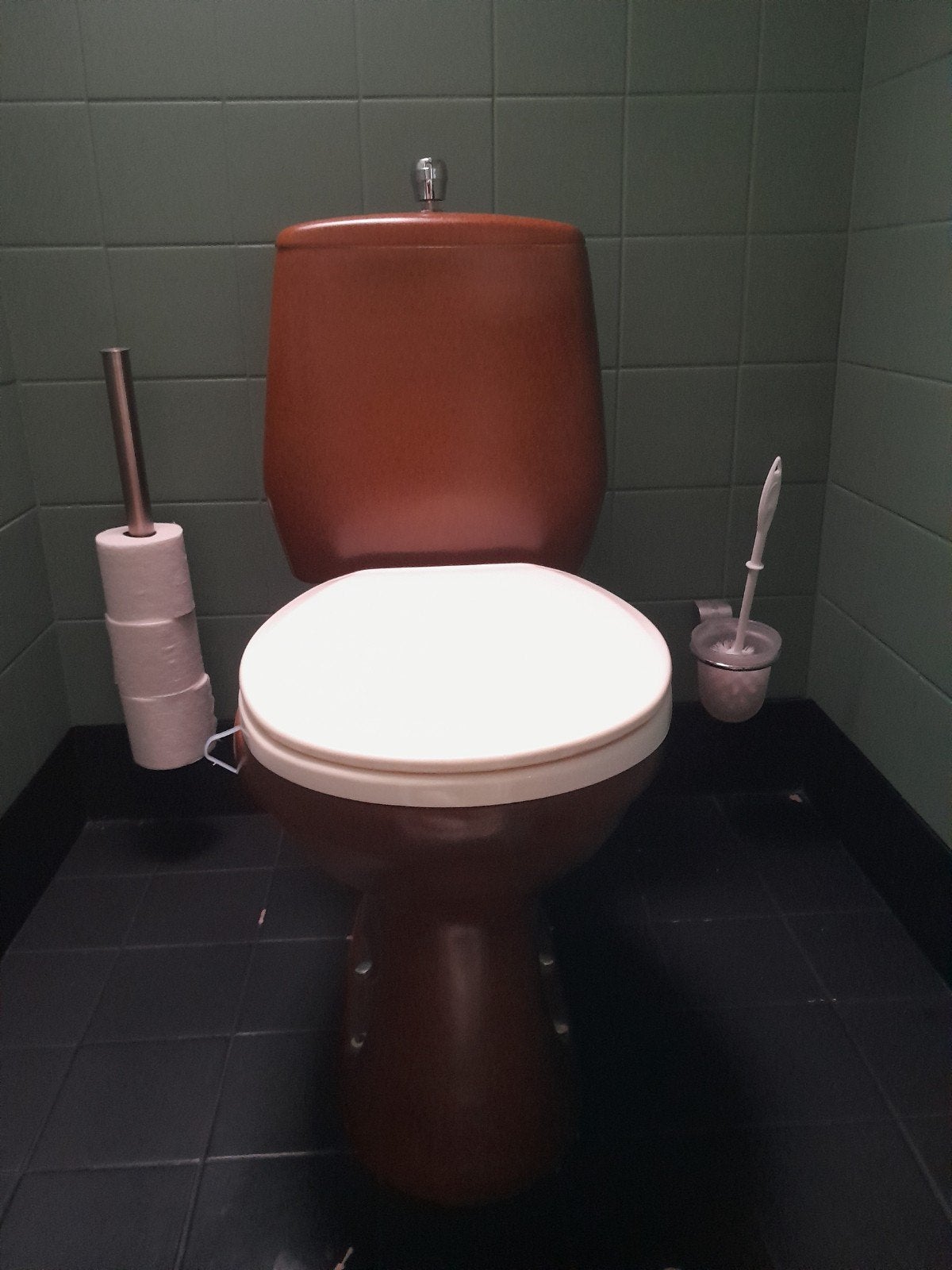 Bruine wastafel en toilet set - Retro badkamer, Doe-het-zelf en Verbouw, Sanitair, Gebruikt, Wastafel, Chroom, Ophalen of Verzenden