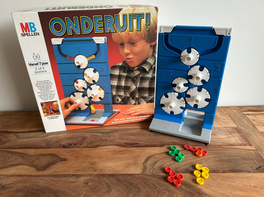 MB Spellen Onderuit! Bordspel - Klassiek Gezinsspel, Een of twee spelers, Ophalen of Verzenden, Gebruikt