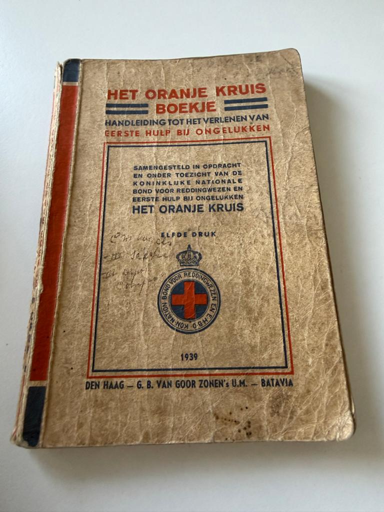 Het Oranje Kruis Boekje - Eerste Hulp Bij Ongelukken 1939, Ophalen of Verzenden, Gamma, Gelezen, Niet van toepassing