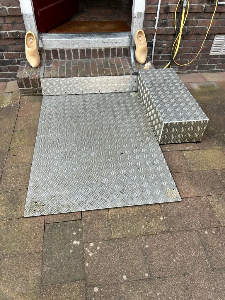 (Rolstoel)plateaulift, Diversen, Trapliften, Ophalen