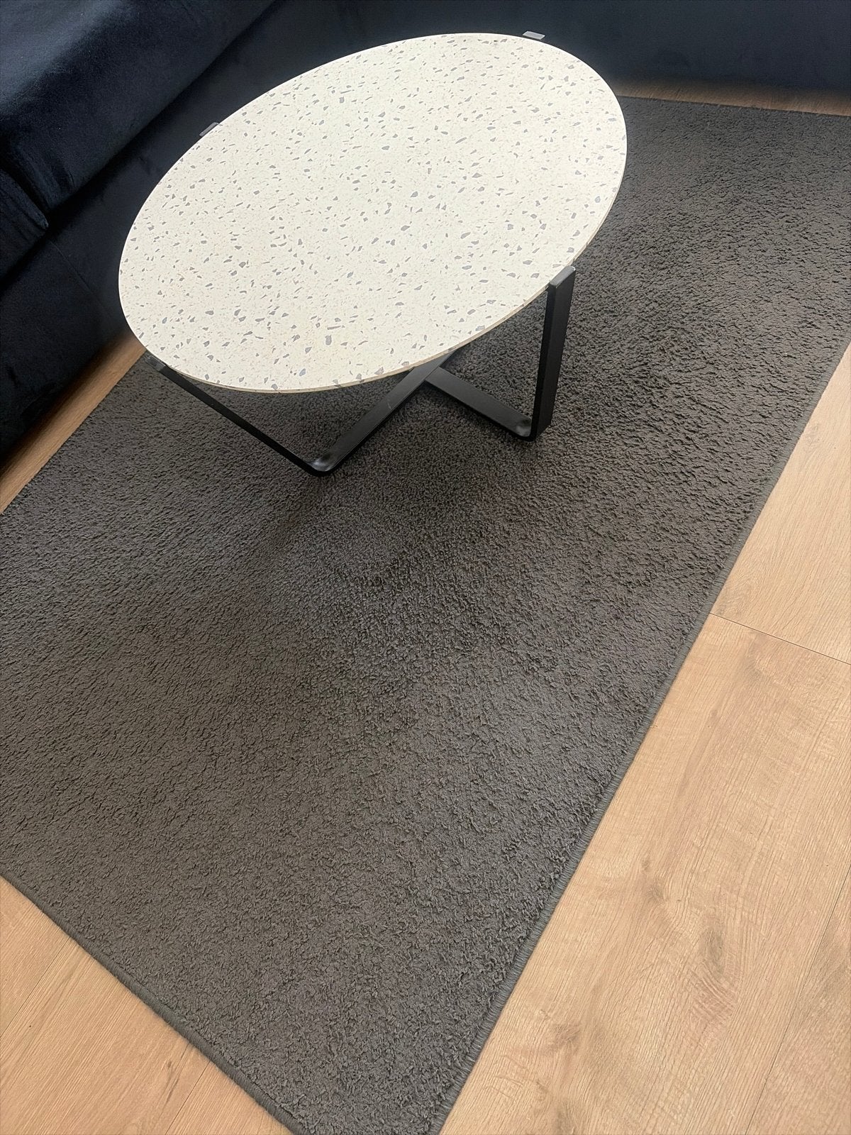 Vloerkleed en salontafel - Modern en stijlvol, Ophalen, Rond, 50 tot 100 cm, Zo goed als nieuw