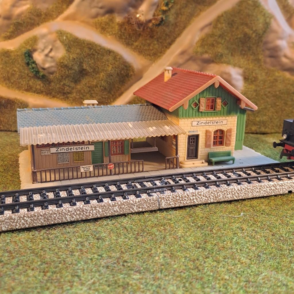Faller station B-92 Zindelstein (jaren 60), Hobby en Vrije tijd, Modeltreinen | H0, Overige merken, Gebruikt, Gelijkstroom of Wisselstroom