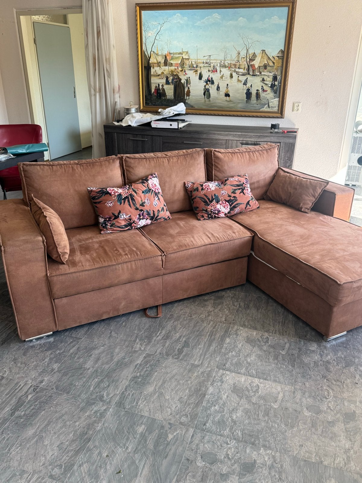 Hoekbank slaapbank, eettafel met 6 stoelen en 2 relaxstoelen