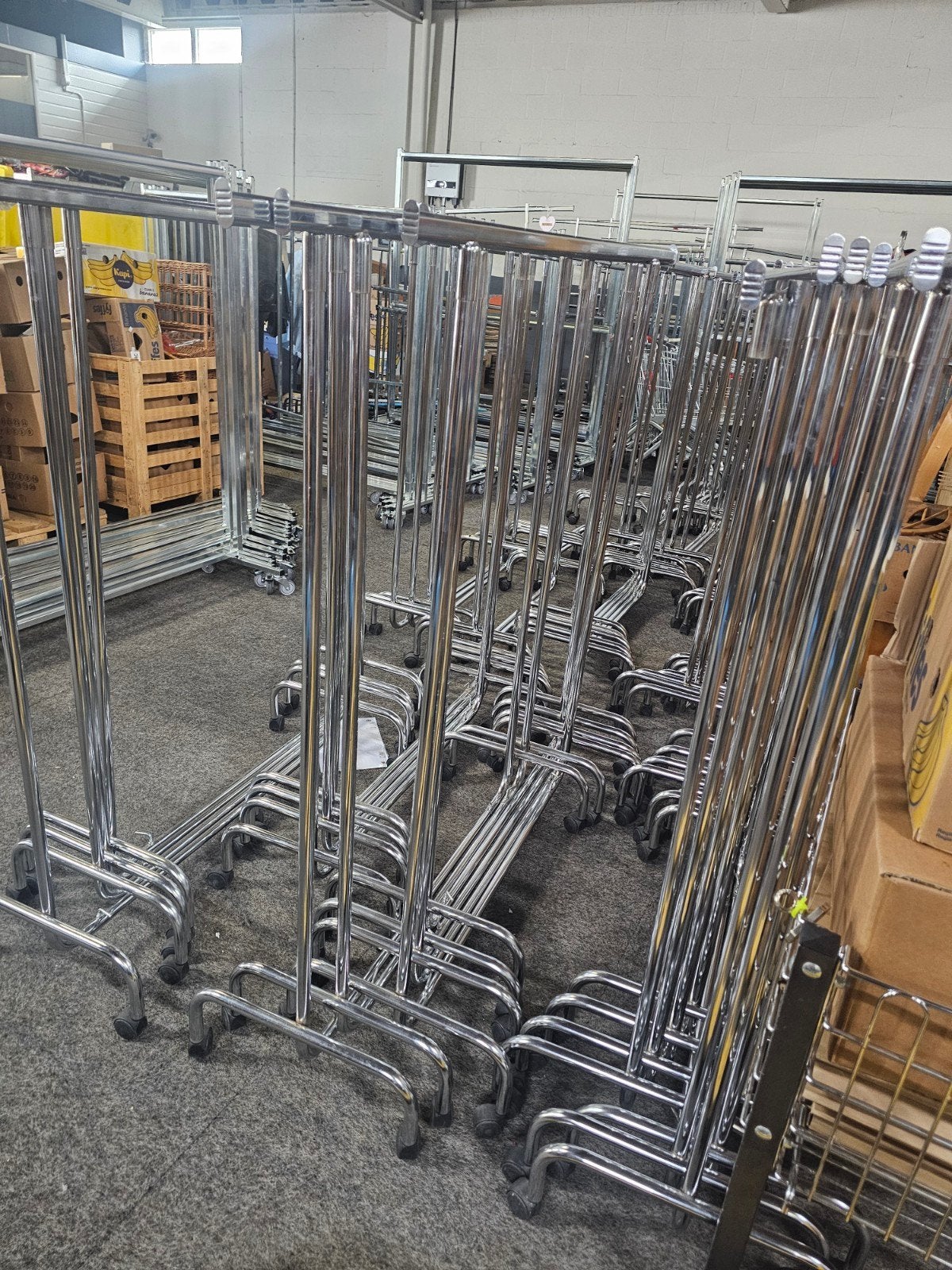 Diverse kledingrekken te koop - 25 euro per stuk, Zakelijke goederen, Aankleding binnen, Ophalen of Verzenden, Gebruikt, Overige typen