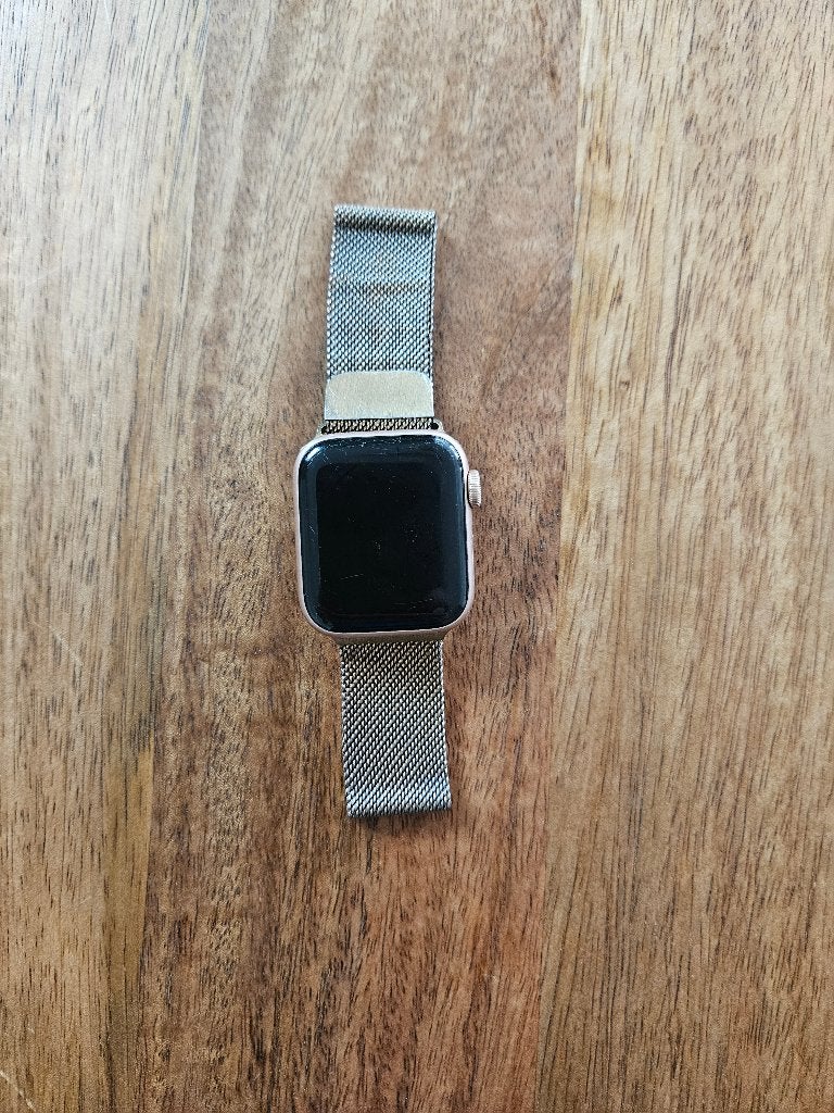 Apple Watch SE (40mm) Goud (Roze), IOS, Ophalen of Verzenden, Zo goed als nieuw, Apple