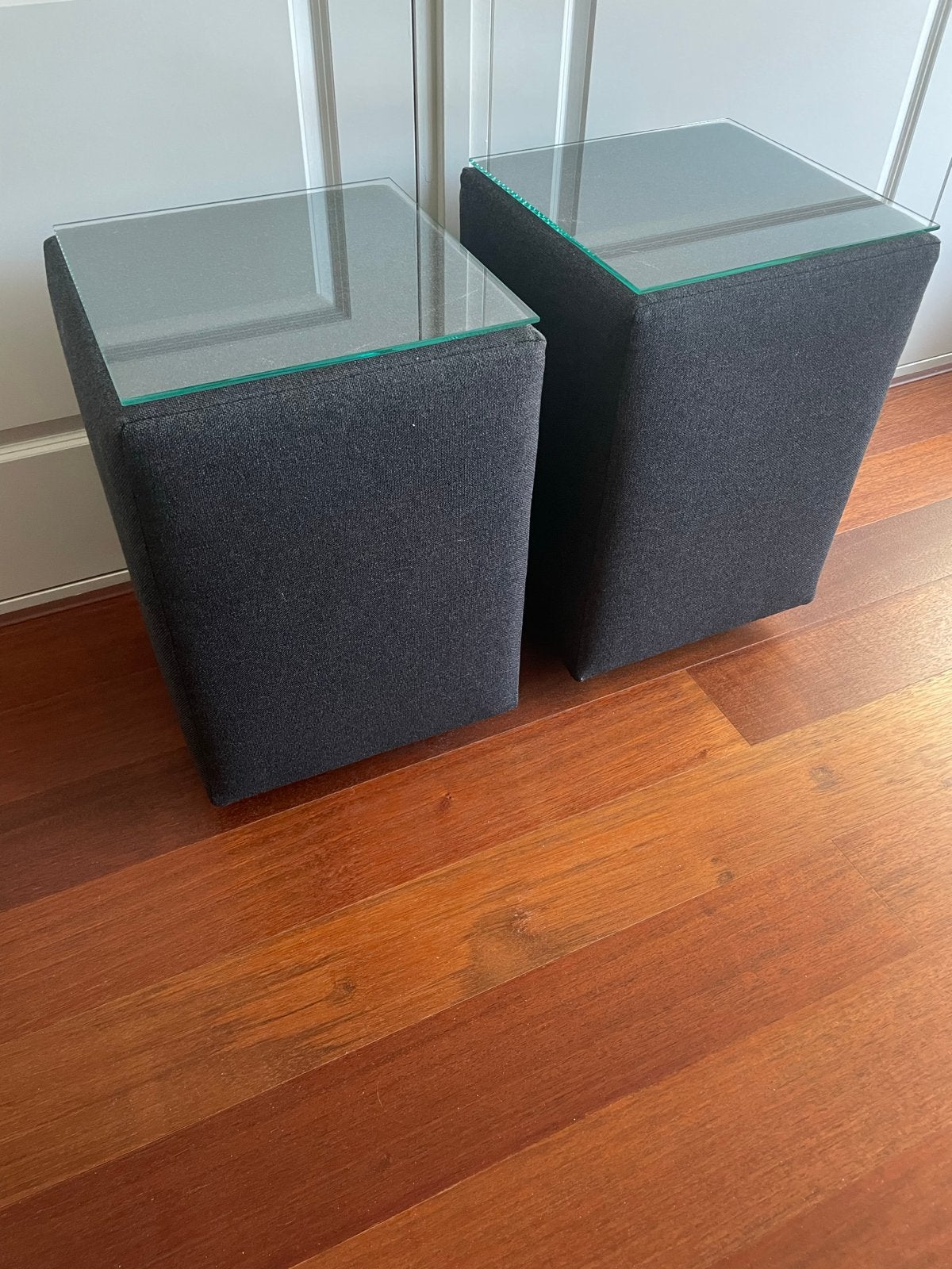 Set van 2 Goossens nachtkastjes met glazen blad, Gebruikt, Minder dan 45 cm, Glas, 55 tot 70 cm